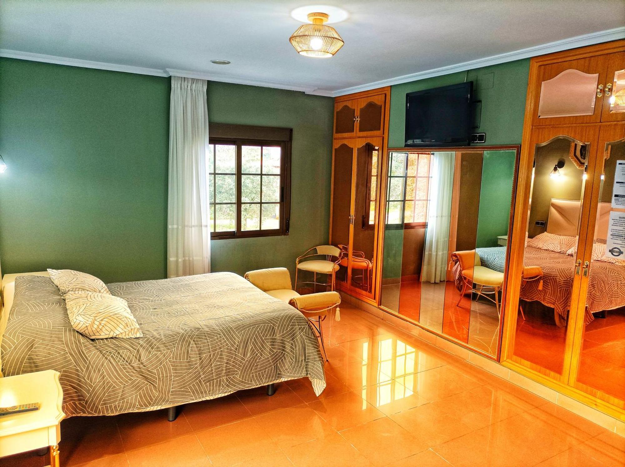 Hostal Restaurante Solaire Castañar de Ibor Екстериор снимка