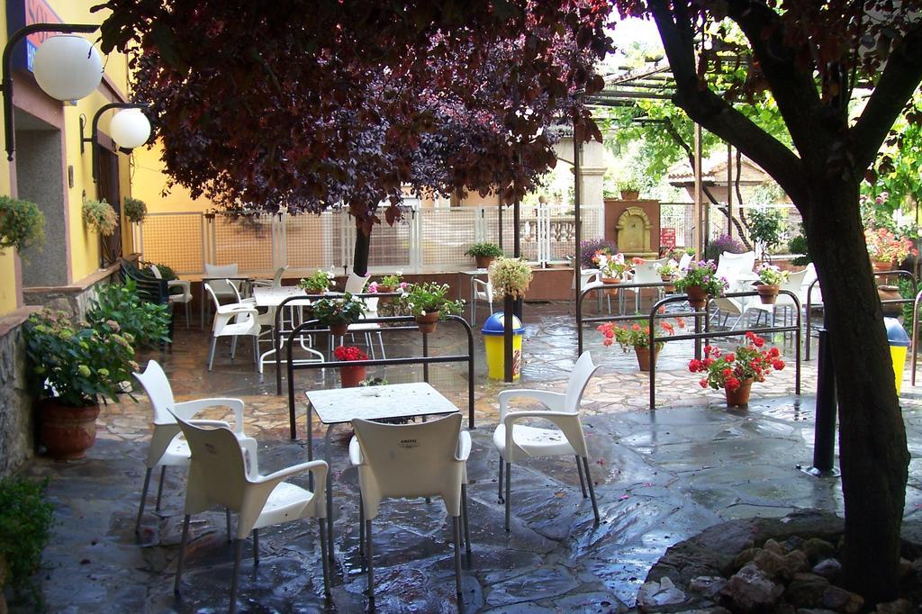 Hostal Restaurante Solaire Castañar de Ibor Екстериор снимка