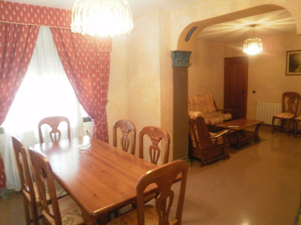 Hostal Restaurante Solaire Castañar de Ibor Екстериор снимка